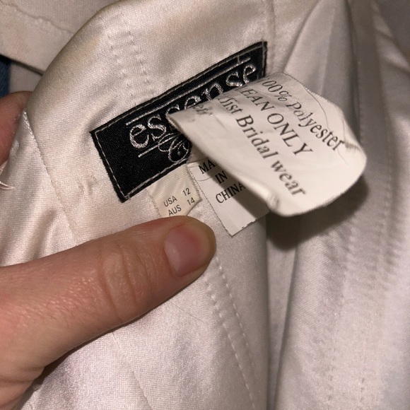 Beaded lace wedding dress - Picture 7 of 10